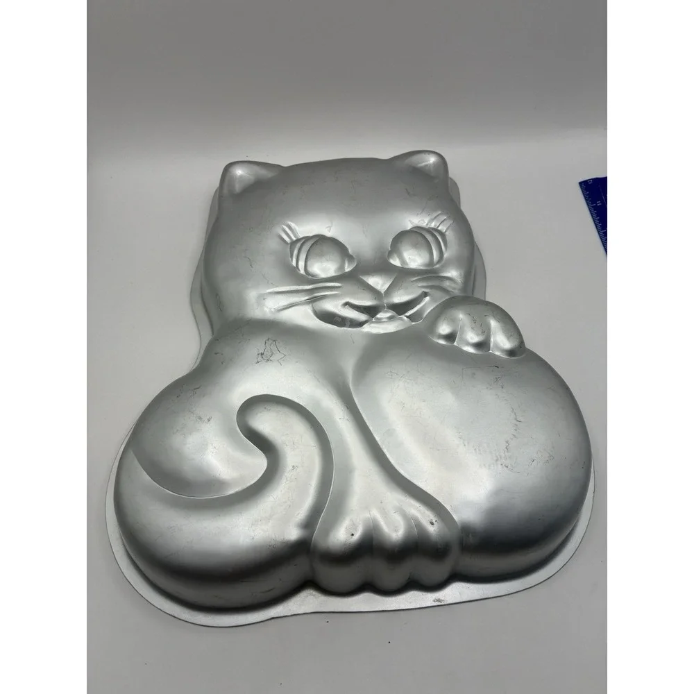 Vintage Wilton Party Pan Bake & Decorate Kitten Cake - 1979, Stock No. 2105-2479